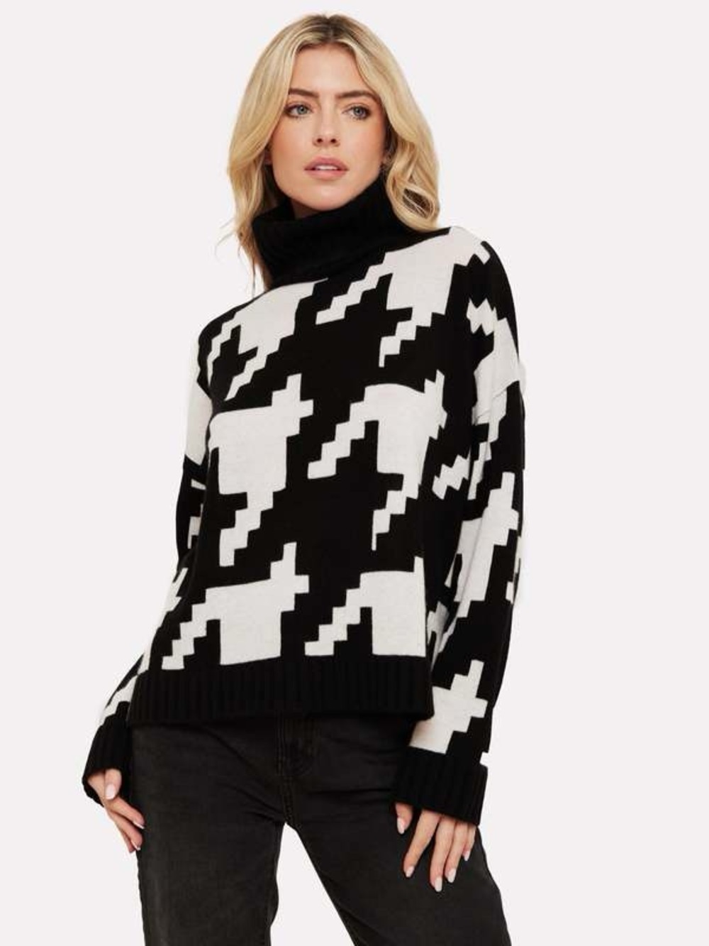 Brodie Black & White Hayley Houndstooth Cashmere Turtleneck Sweater - Medium